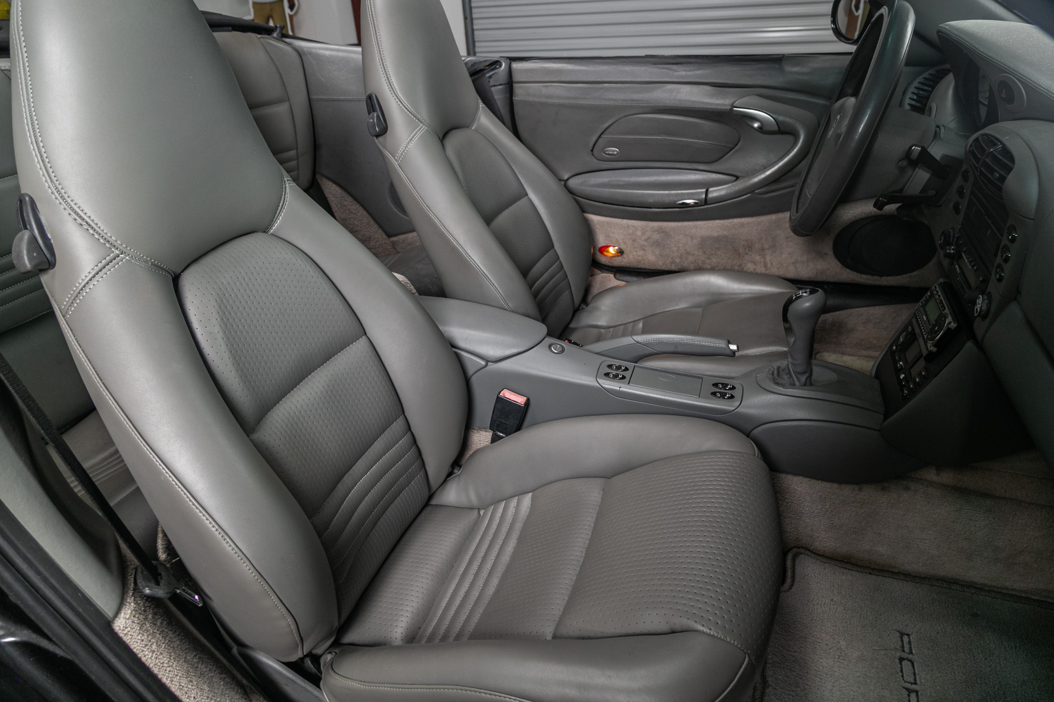 Porsche 911 Carrera 2dr Carrera Cabriolet 6-Spd Manual 2001