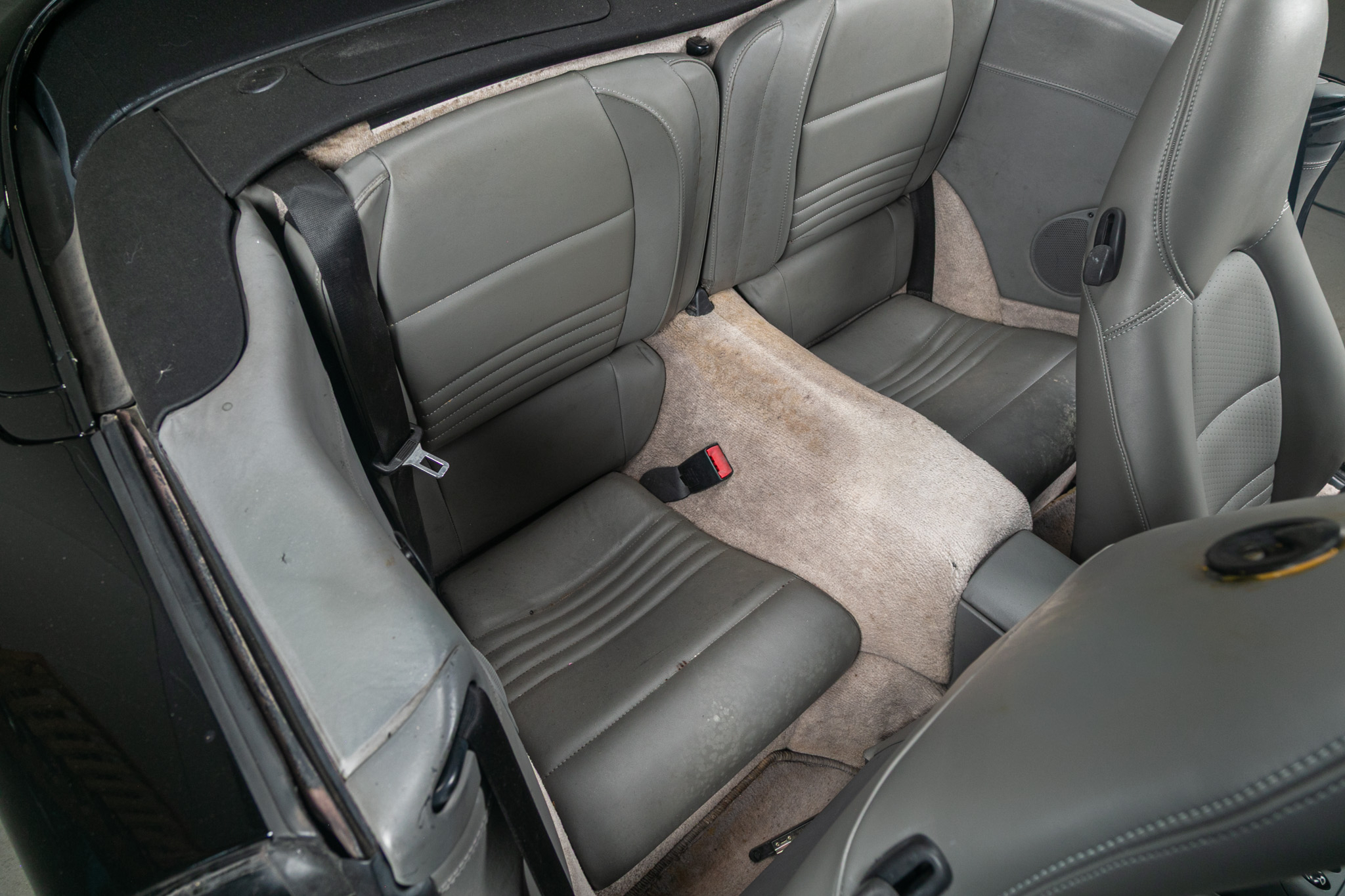 Porsche 911 Carrera 2dr Carrera Cabriolet 6-Spd Manual 2001