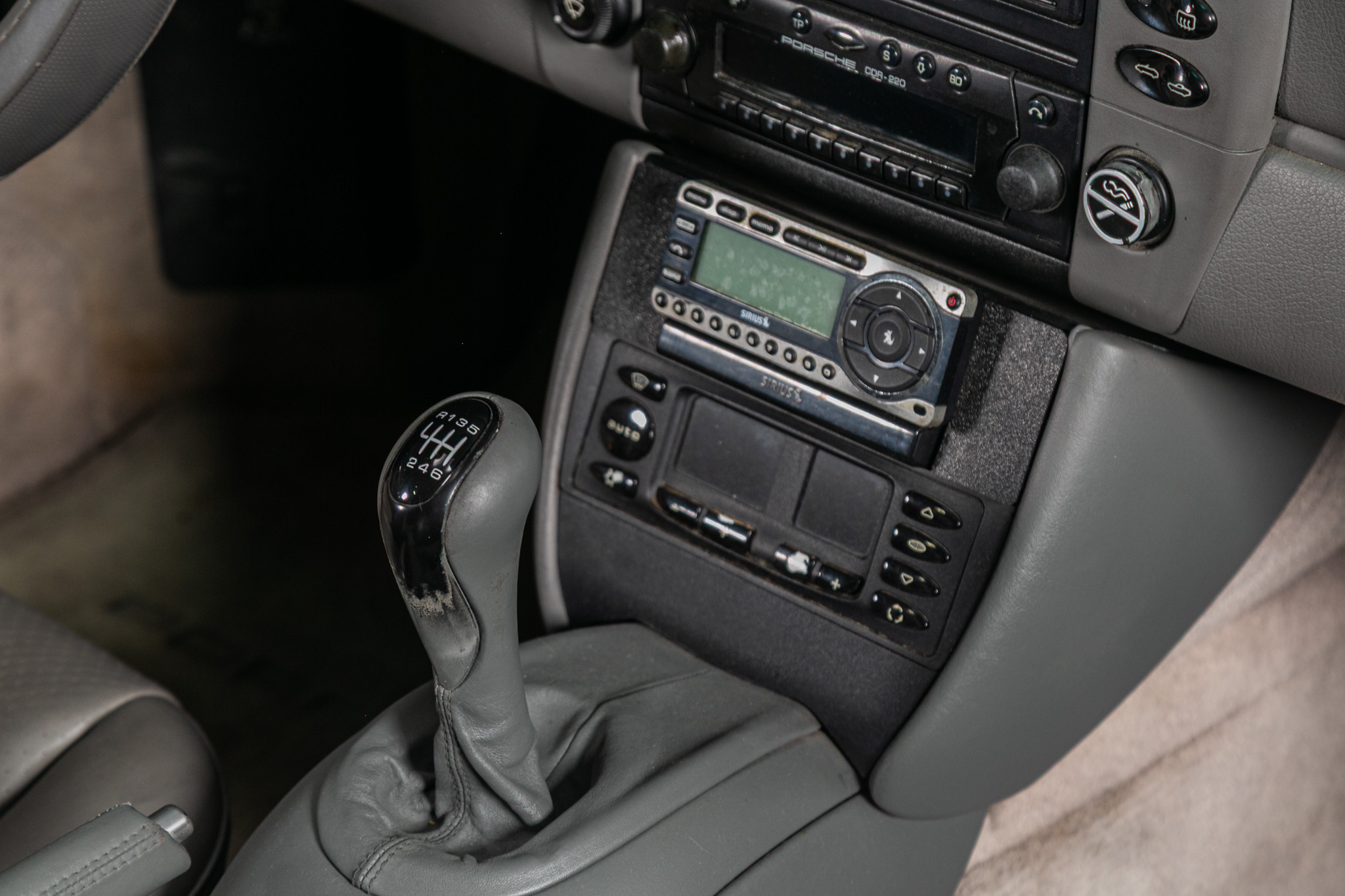 Porsche 911 Carrera 2dr Carrera Cabriolet 6-Spd Manual 2001