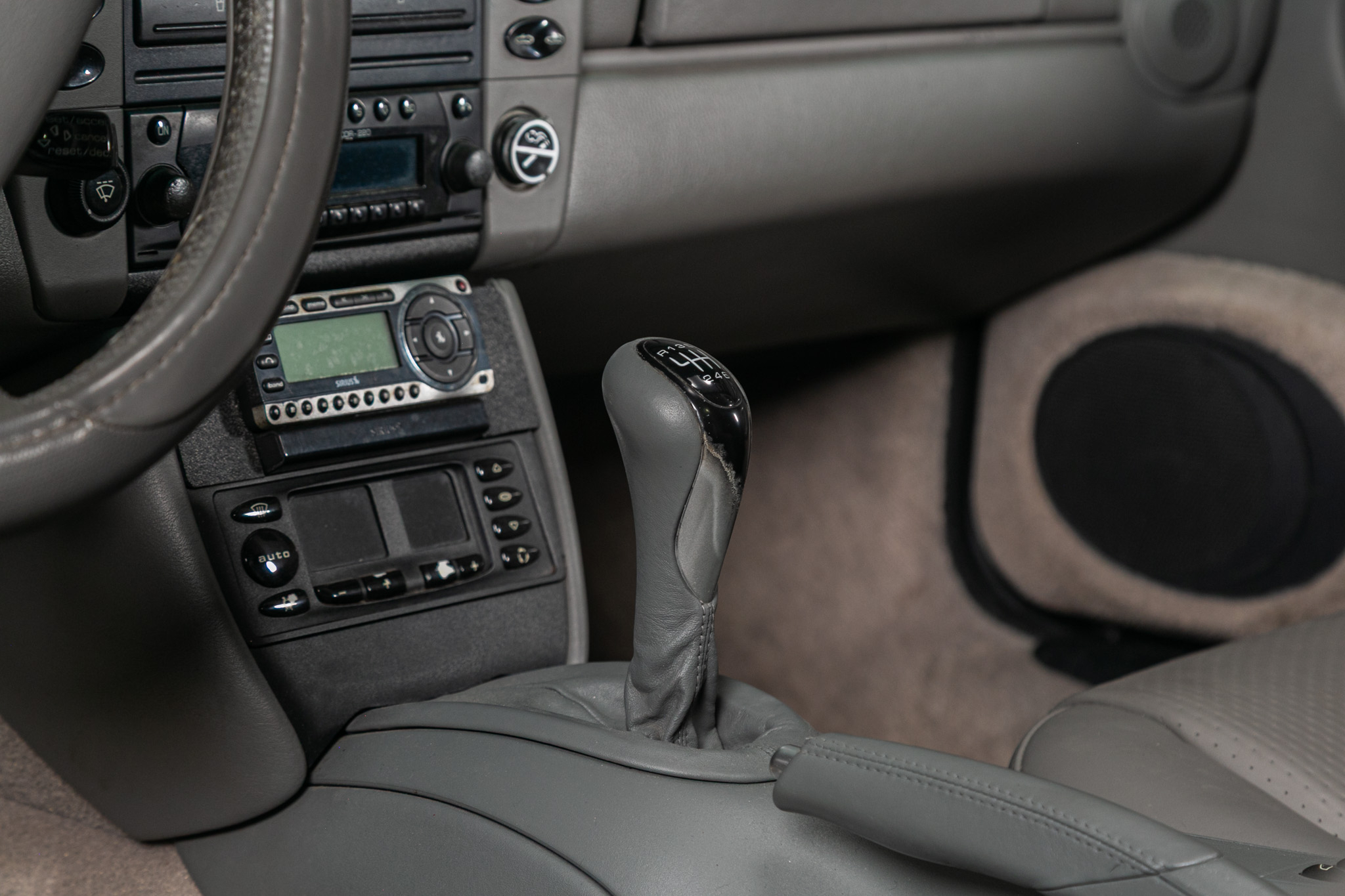 Porsche 911 Carrera 2dr Carrera Cabriolet 6-Spd Manual 2001