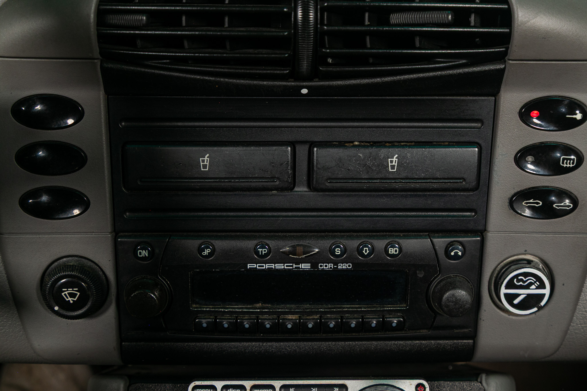 Porsche 911 Carrera 2dr Carrera Cabriolet 6-Spd Manual 2001