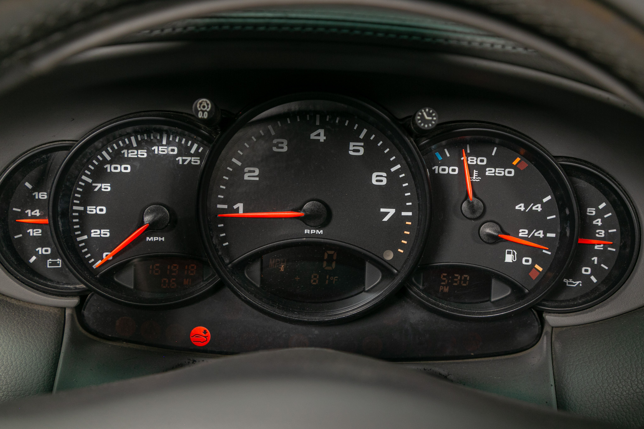 Porsche 911 Carrera 2dr Carrera Cabriolet 6-Spd Manual 2001