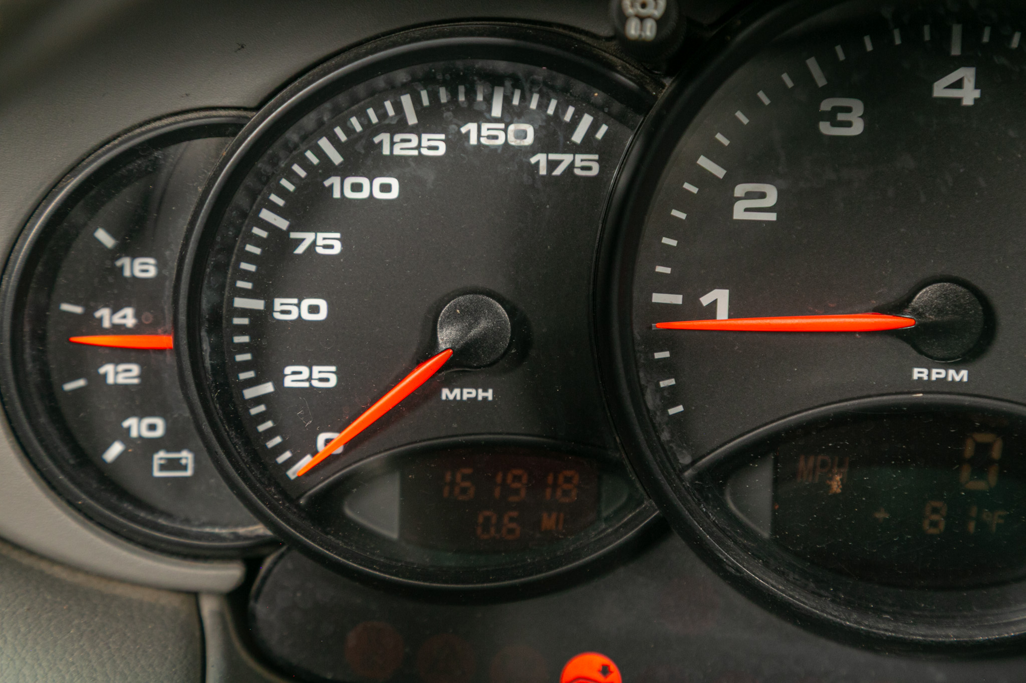 Porsche 911 Carrera 2dr Carrera Cabriolet 6-Spd Manual 2001