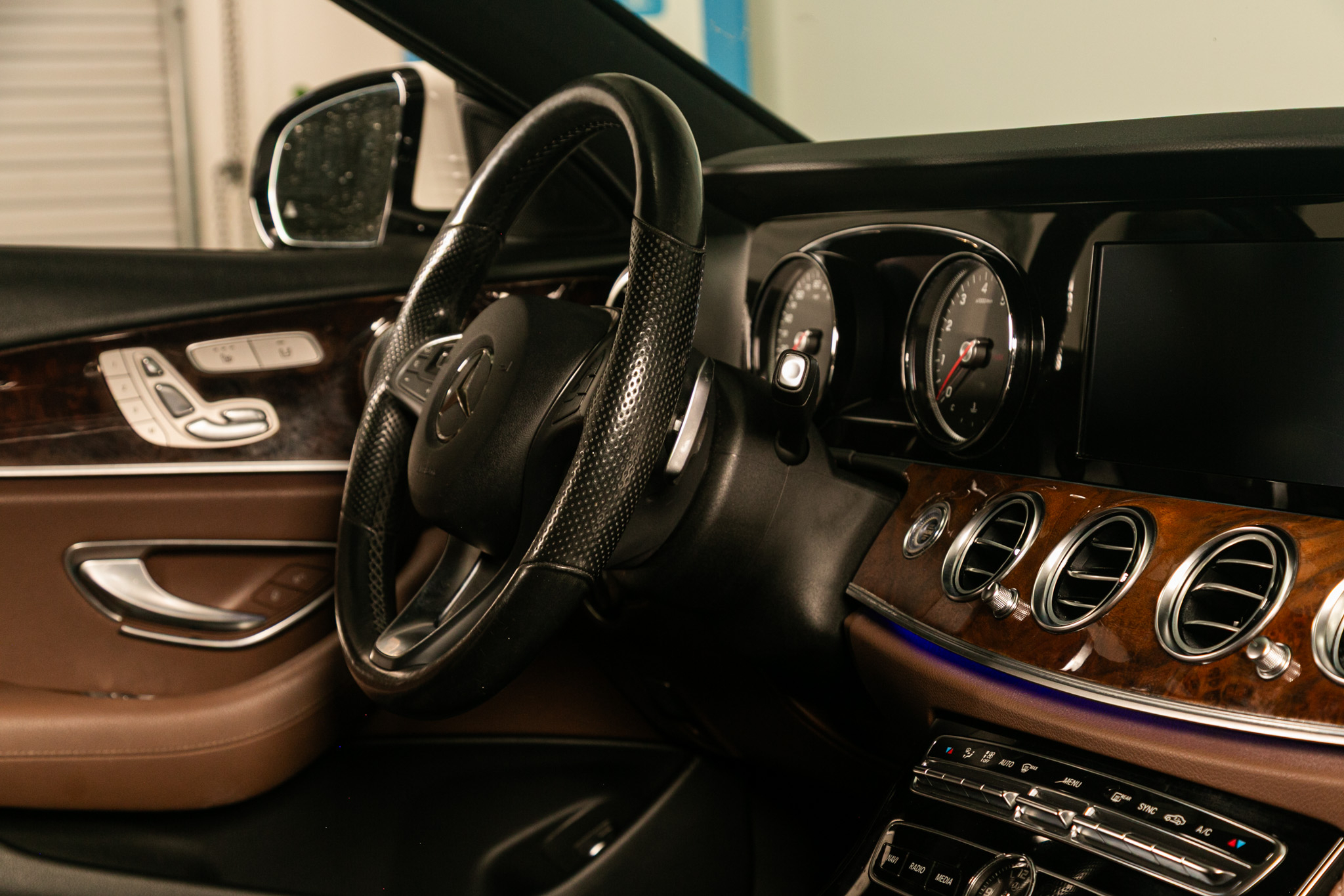 Mercedes-Benz E-Class E 300 Luxury 4MATIC Sedan 2017