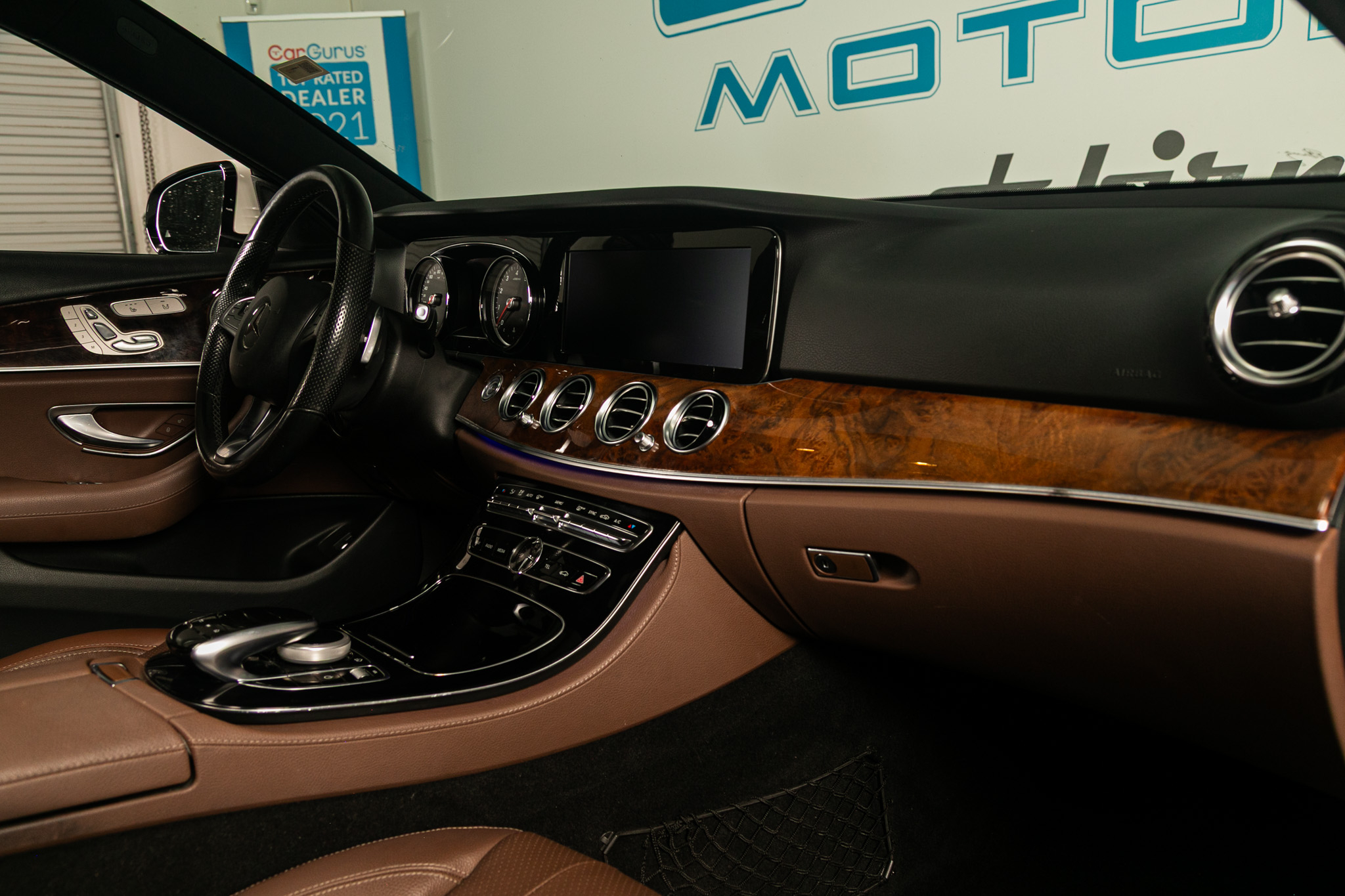 Mercedes-Benz E-Class E 300 Luxury 4MATIC Sedan 2017