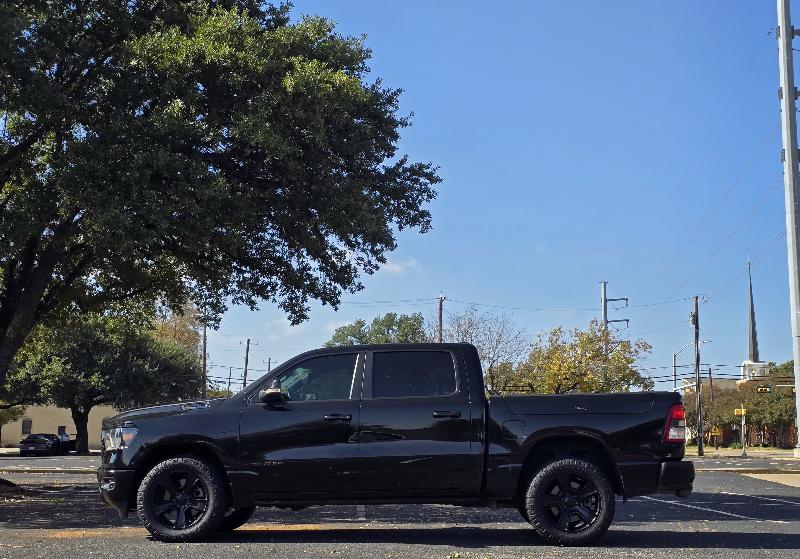 RAM 1500 Big Horn Crew Cab SWB 4WD 2022