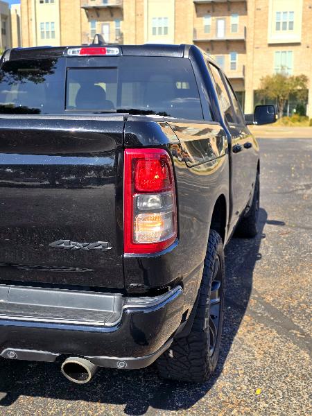 RAM 1500 Big Horn Crew Cab SWB 4WD 2022