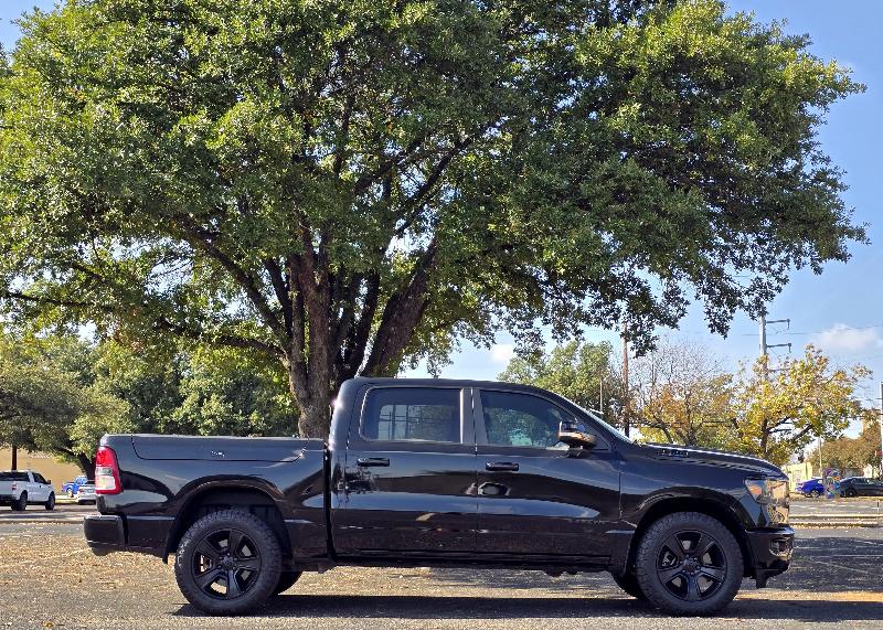 RAM 1500 Big Horn Crew Cab SWB 4WD 2022