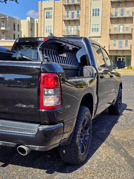 RAM 1500 Big Horn Crew Cab SWB 4WD 2022