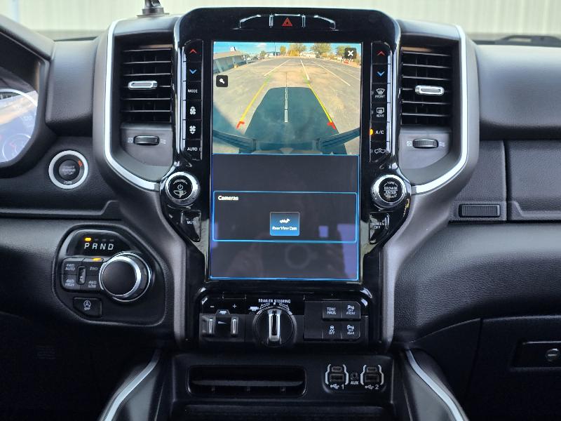 RAM 1500 Big Horn Crew Cab SWB 4WD 2022