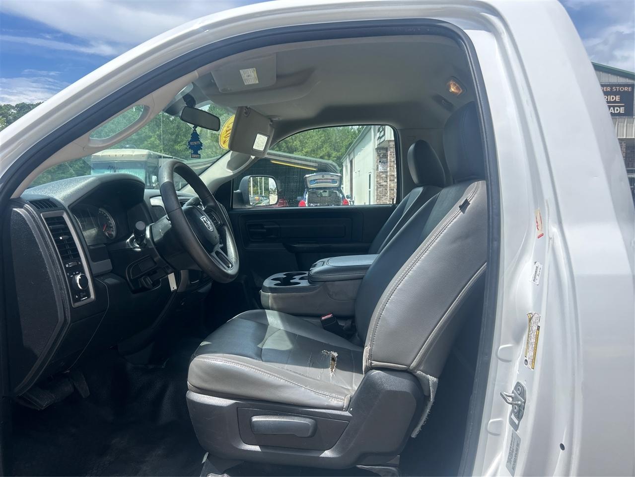 RAM 2500 2WD Reg Cab 140.5" Tradesman 2015