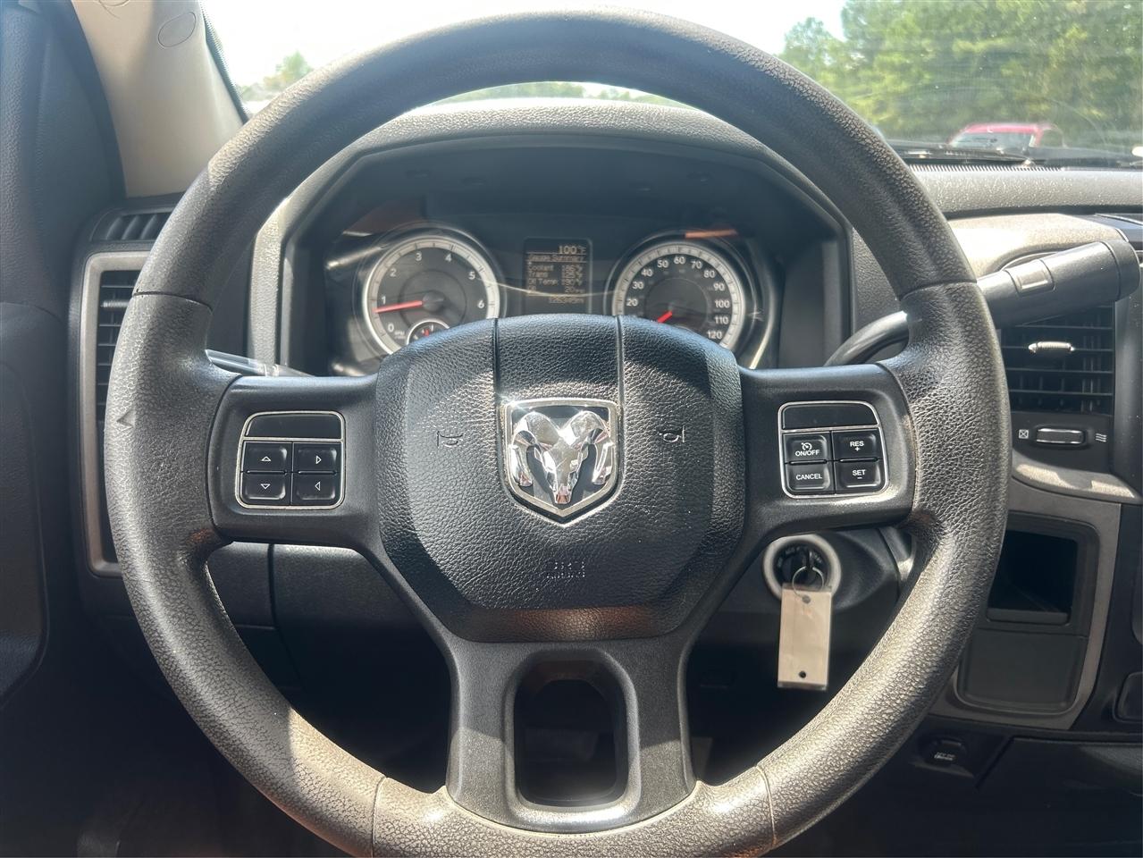 RAM 2500 2WD Reg Cab 140.5" Tradesman 2015