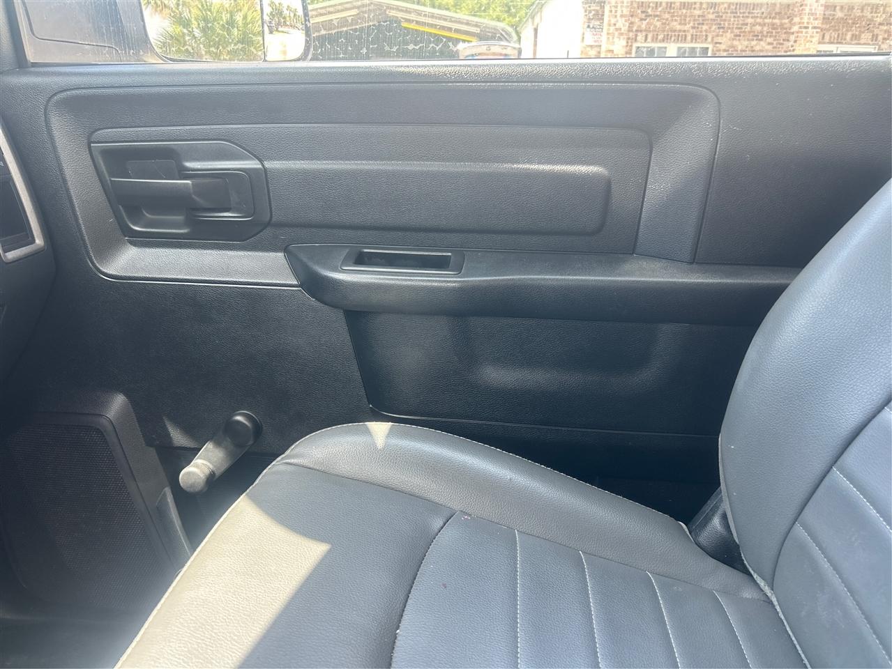 RAM 2500 2WD Reg Cab 140.5" Tradesman 2015