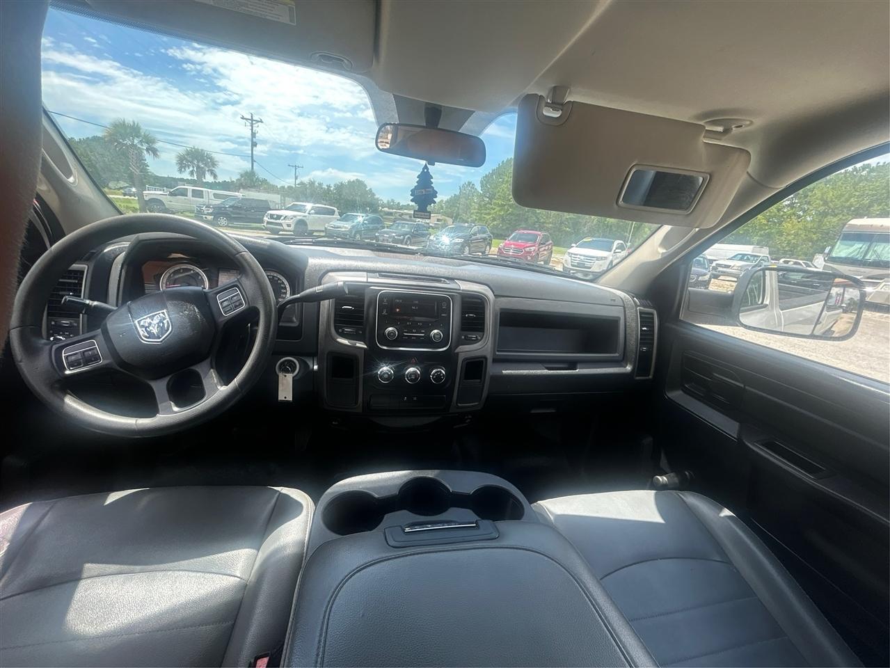 RAM 2500 2WD Reg Cab 140.5" Tradesman 2015