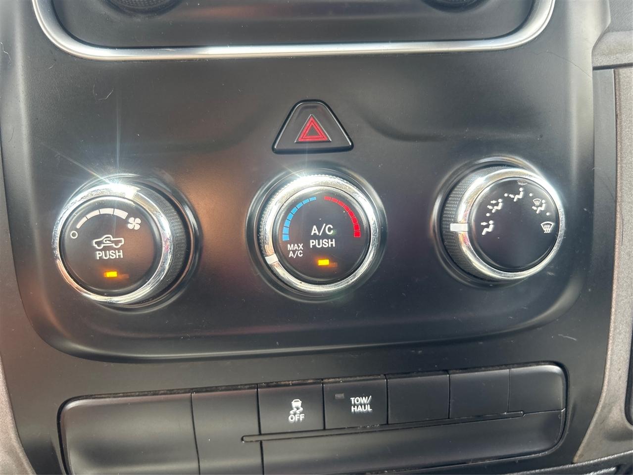 RAM 2500 2WD Reg Cab 140.5" Tradesman 2015