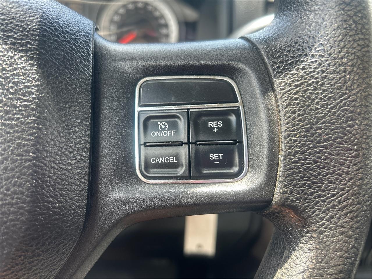 RAM 2500 2WD Reg Cab 140.5" Tradesman 2015