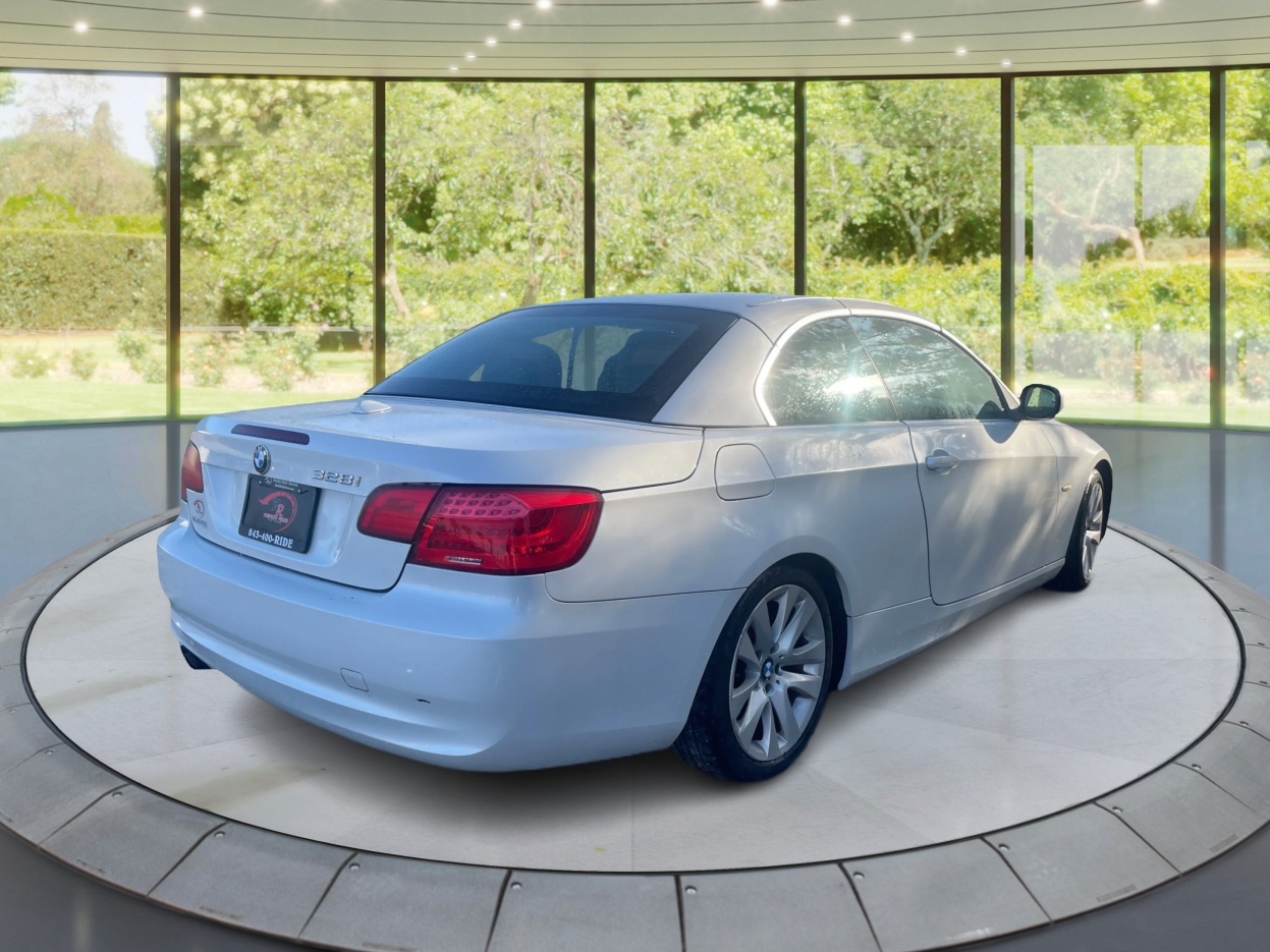 BMW 3-Series 328i Convertible - SULEV 2011