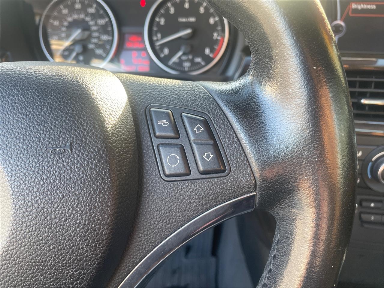 BMW 3-Series 2dr Conv 328i SULEV 2011