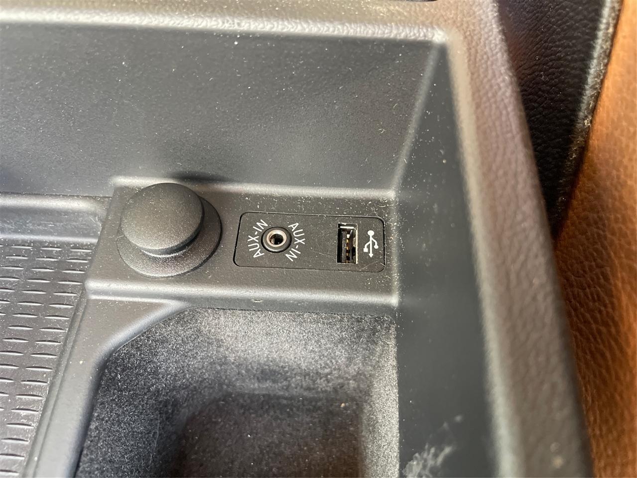 BMW 3-Series 2dr Conv 328i SULEV 2011