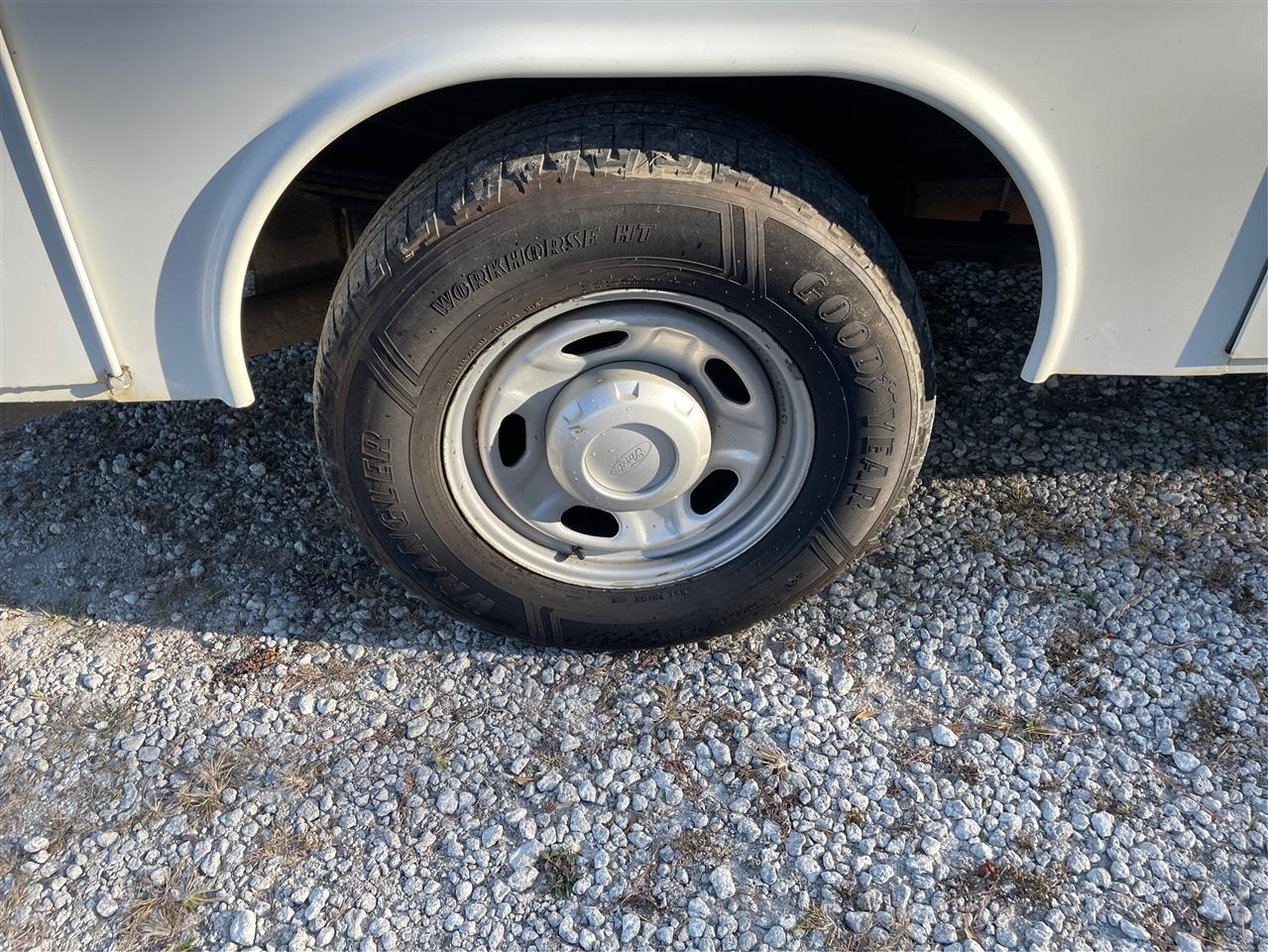 Ford F-250 SD 2WD Reg Cab 137" XLT 2015