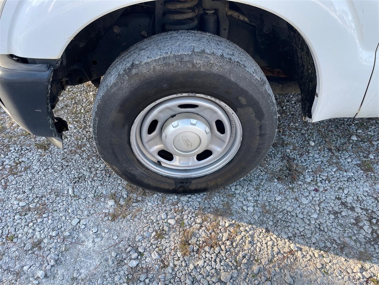 Ford F-250 SD 2WD Reg Cab 137" XLT 2015