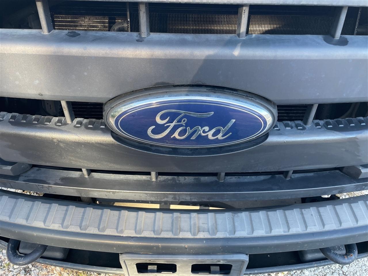 Ford F-250 SD 2WD Reg Cab 137" XLT 2015