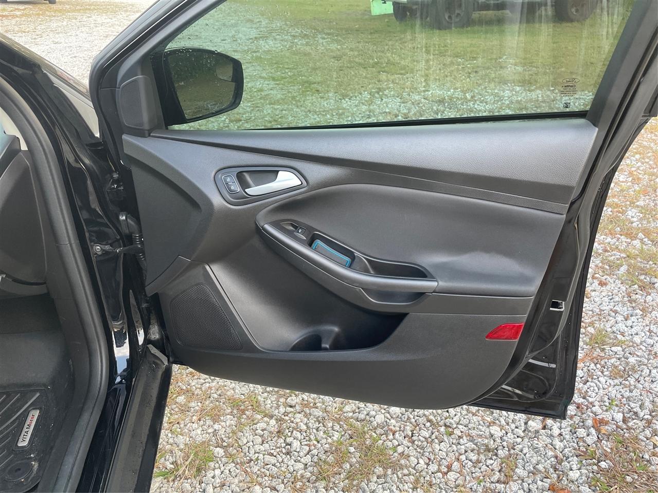 Ford Focus SEL Hatch 2018