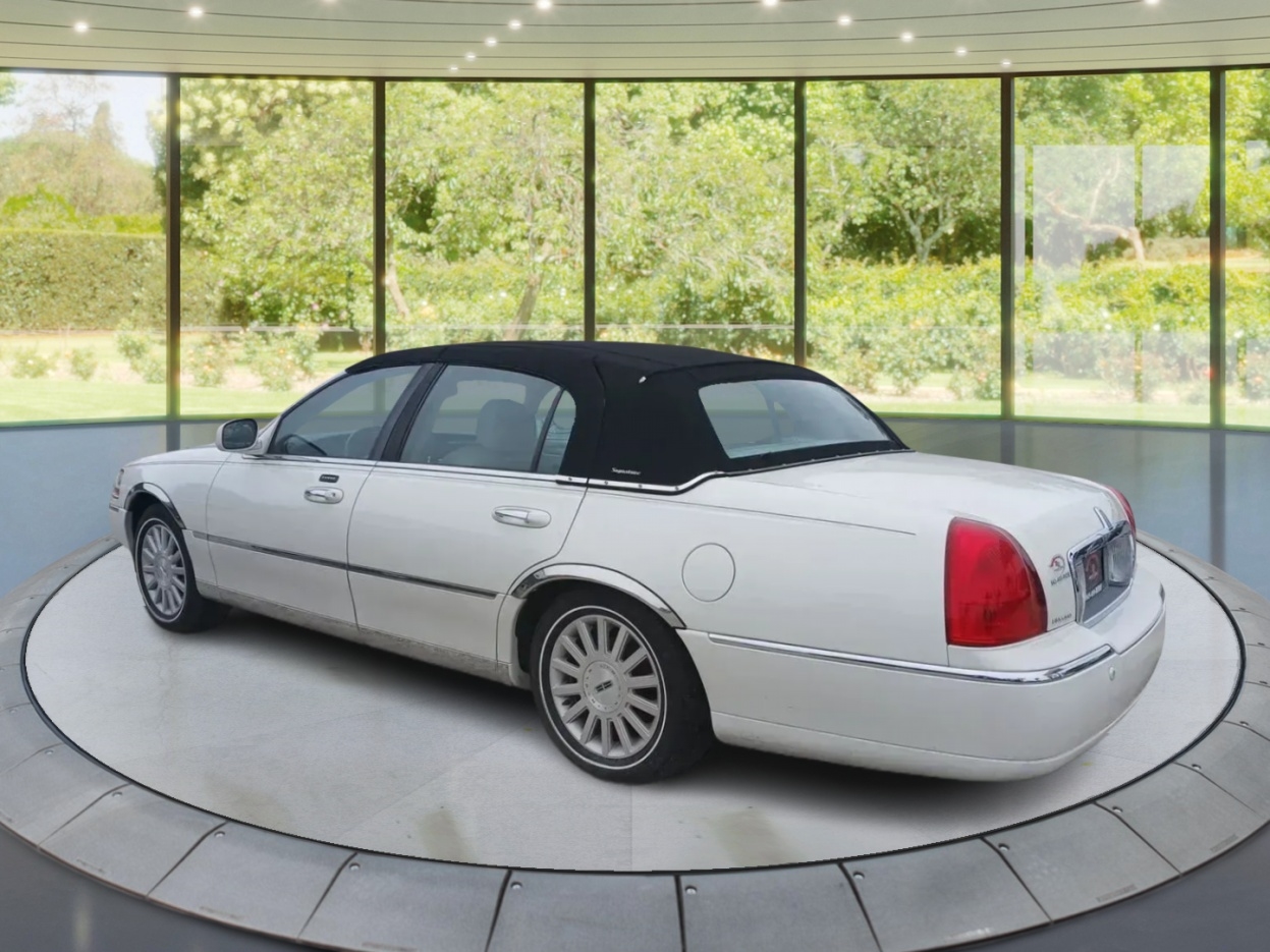 Lincoln Town Car Signature 2003