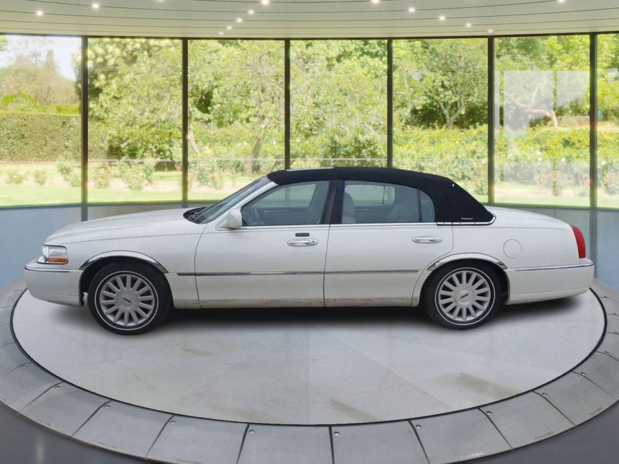 Lincoln Town Car Signature 2003