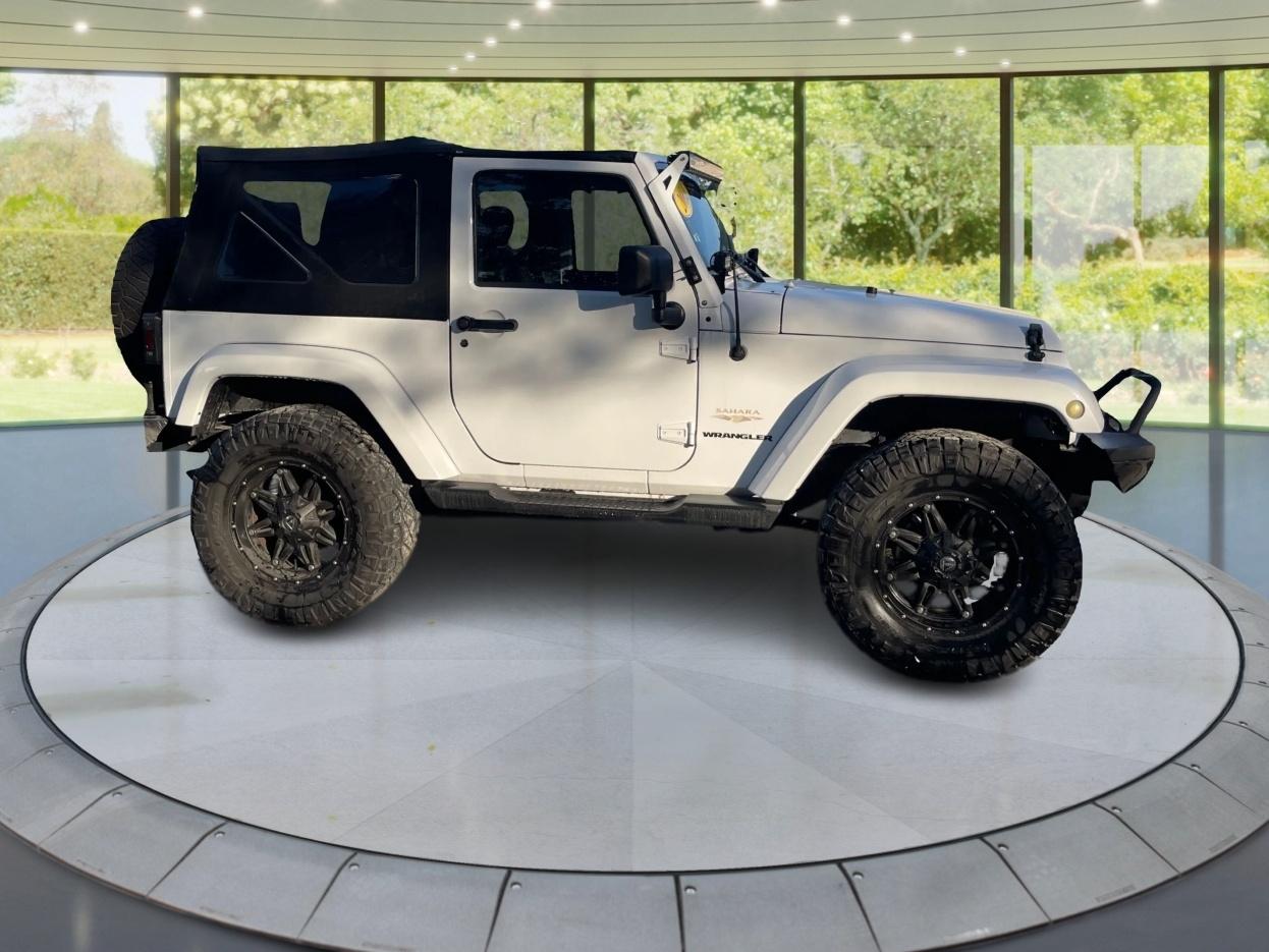 Jeep Wrangler 4WD 2dr Sahara 2012