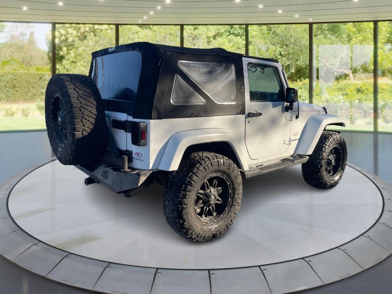 Jeep Wrangler 4WD 2dr Sahara 2012