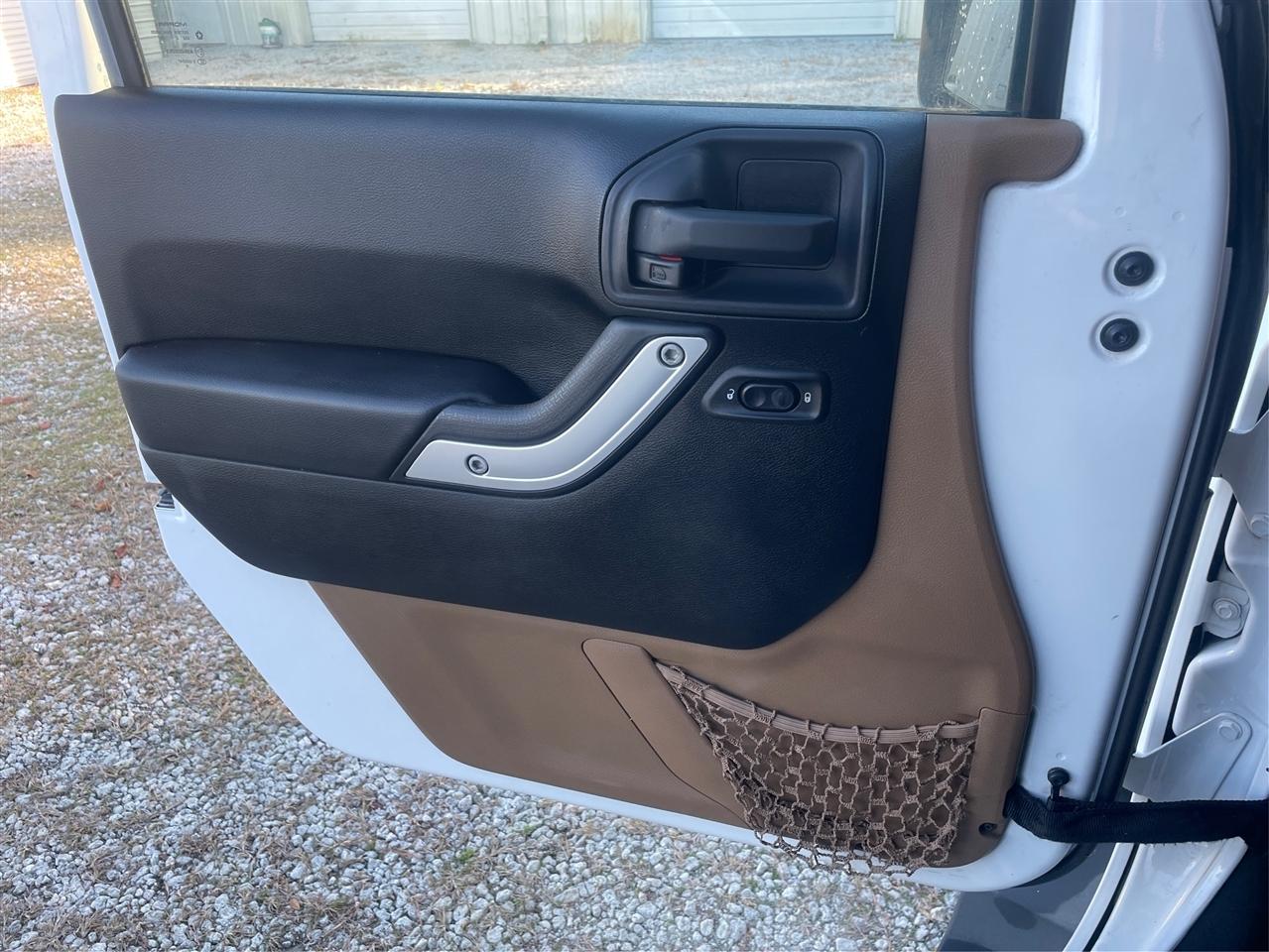 Jeep Wrangler 4WD 2dr Sahara 2012