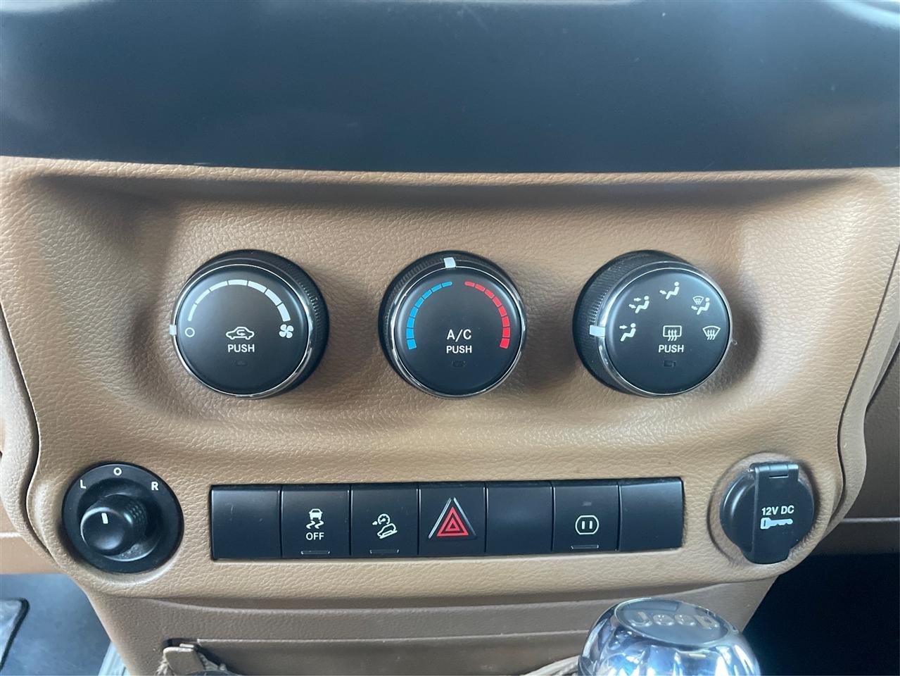 Jeep Wrangler 4WD 2dr Sahara 2012