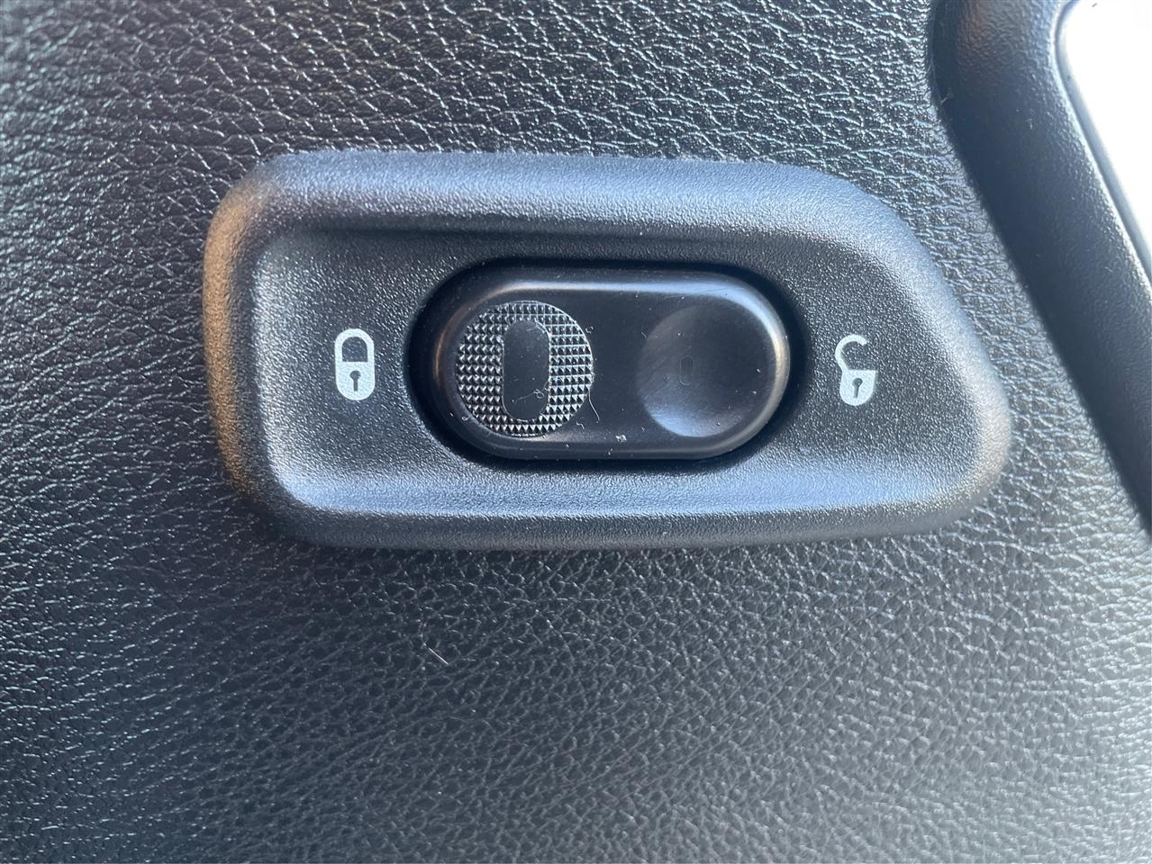 Jeep Wrangler 4WD 2dr Sahara 2012