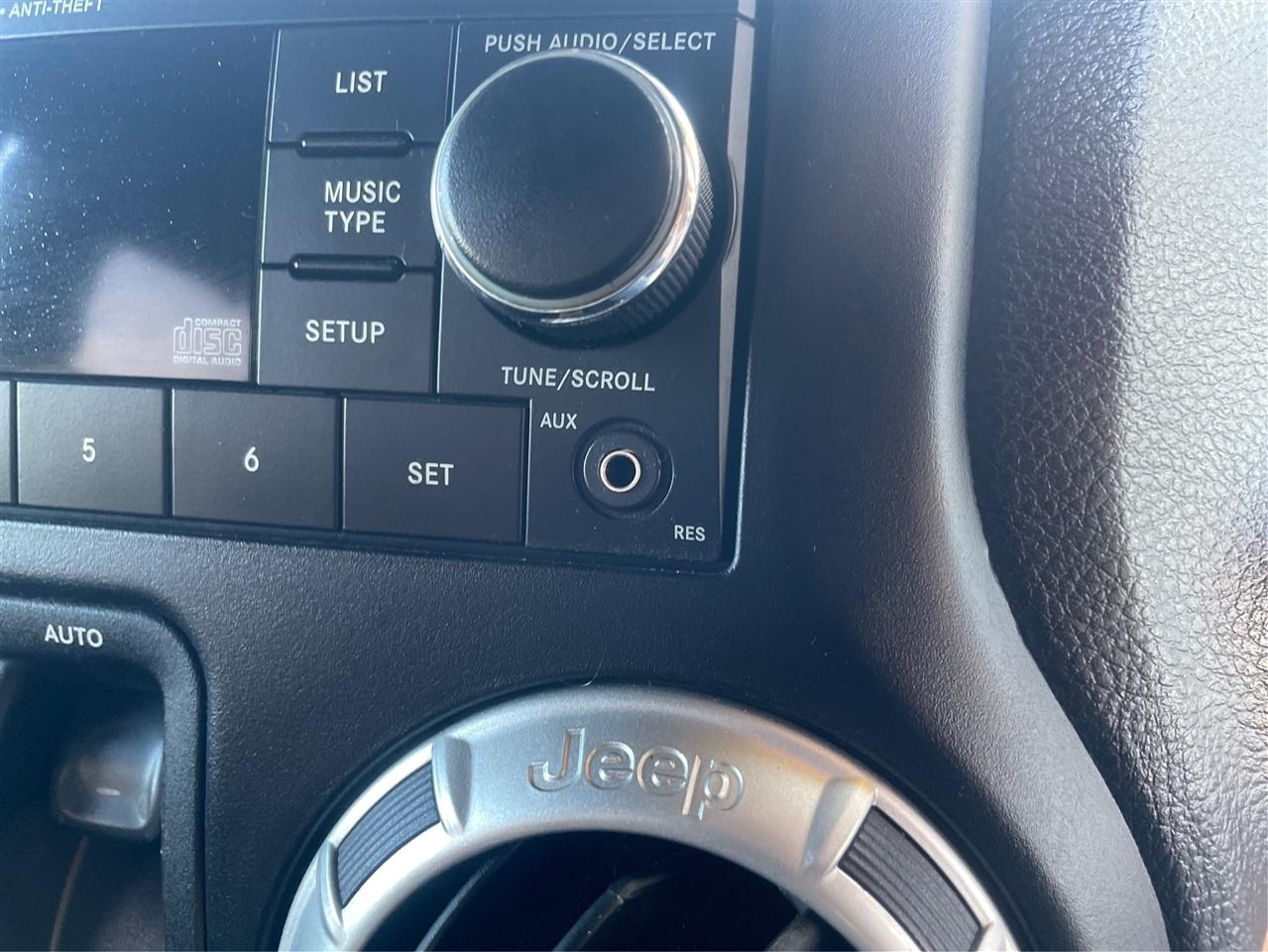 Jeep Wrangler 4WD 2dr Sahara 2012