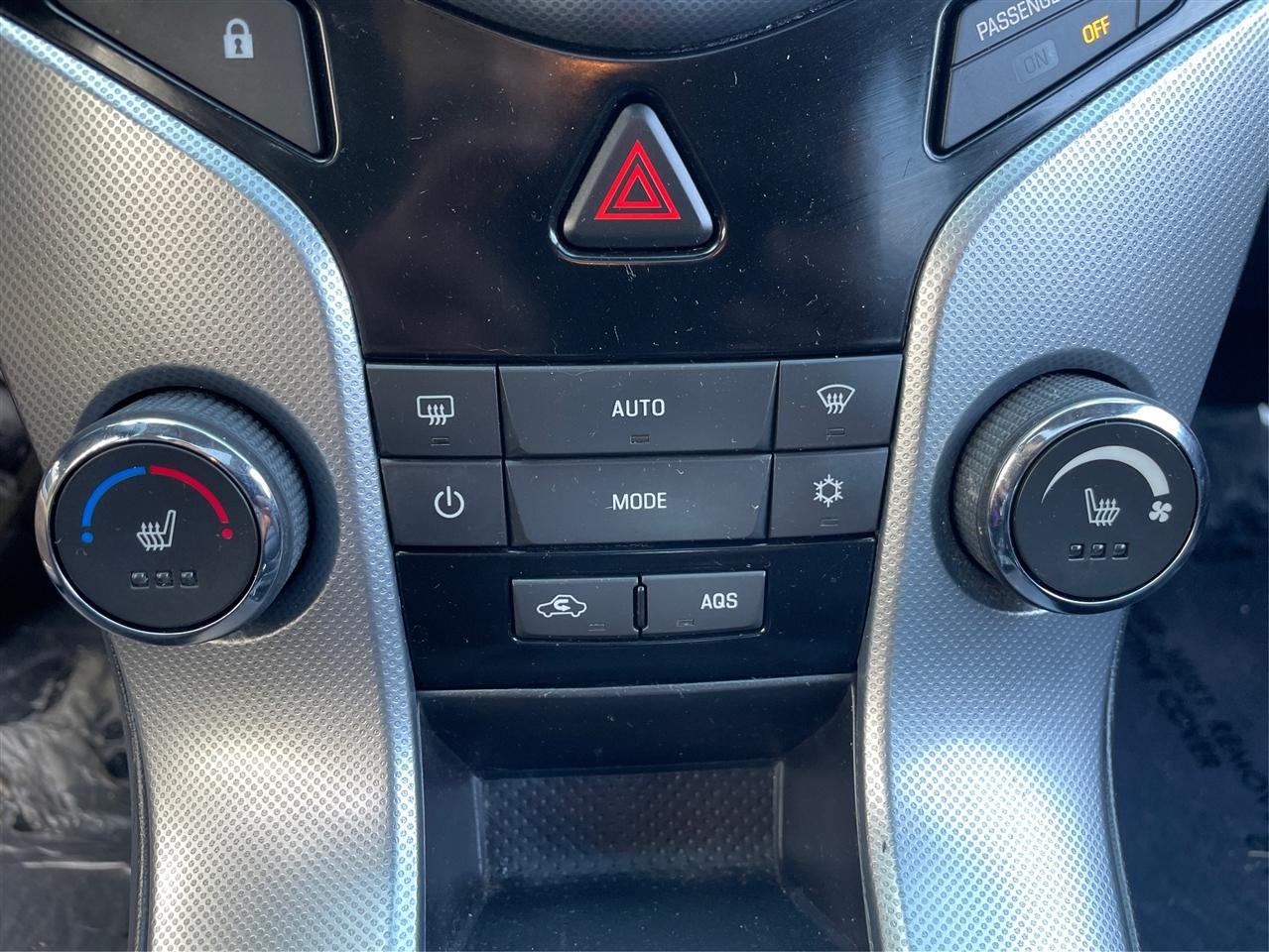 Chevrolet Cruze 4dr Sdn LTZ 2012