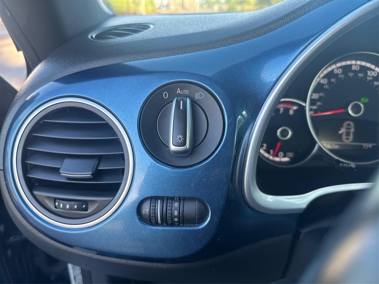 Volkswagen Beetle  2016