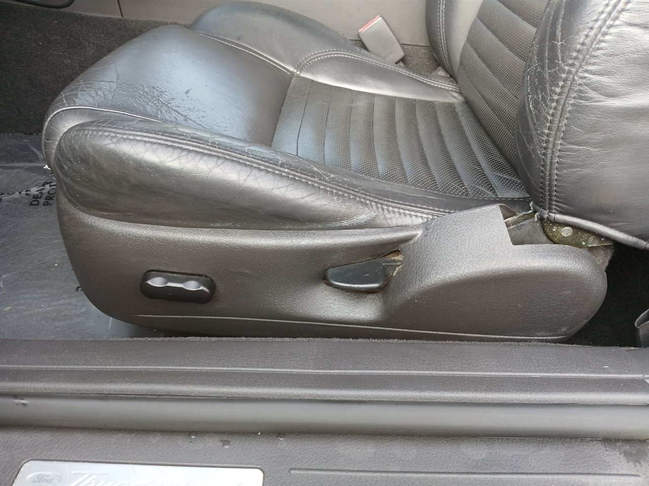 Ford Thunderbird Deluxe 2002