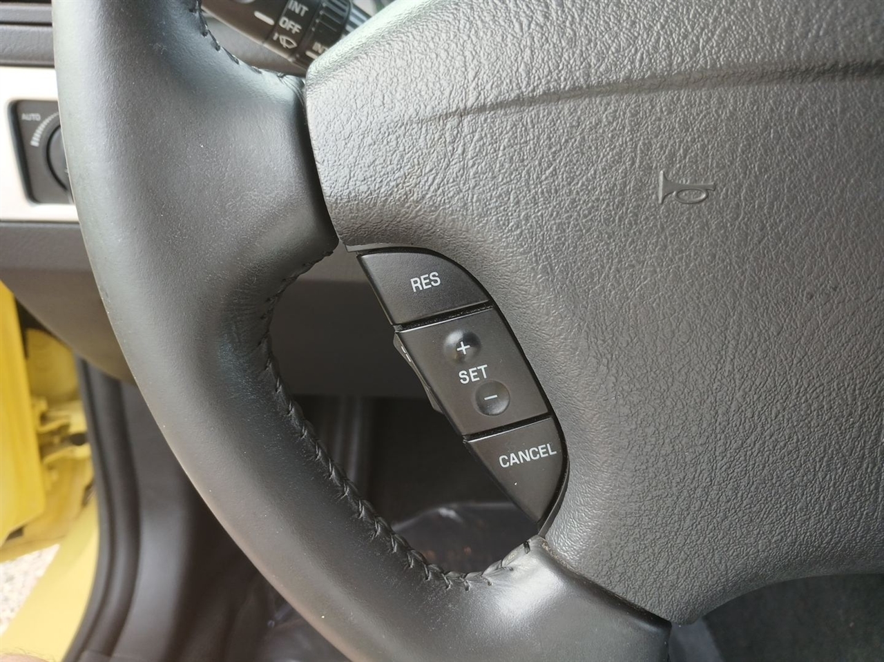 Ford Thunderbird Deluxe 2002