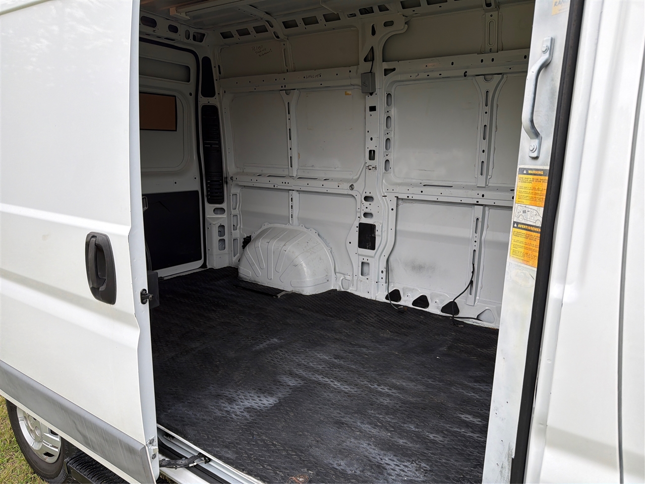 RAM Promaster 1500 High Roof Tradesman 136-in. WB 2015 RAM Promaster 1500 High Roof Tradesman 136-in. WB 2015