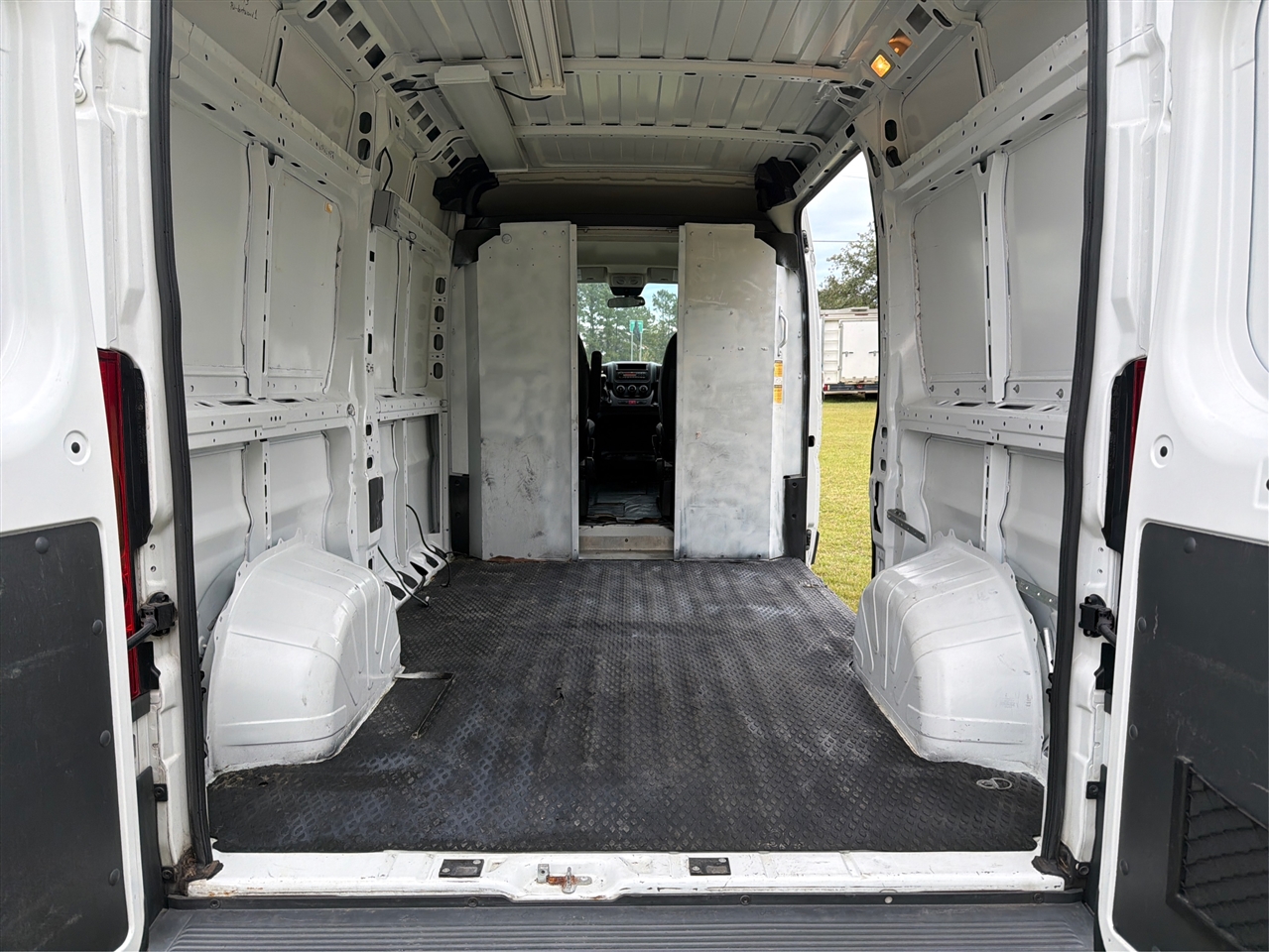 RAM Promaster 1500 High Roof Tradesman 136-in. WB 2015 RAM Promaster 1500 High Roof Tradesman 136-in. WB 2015