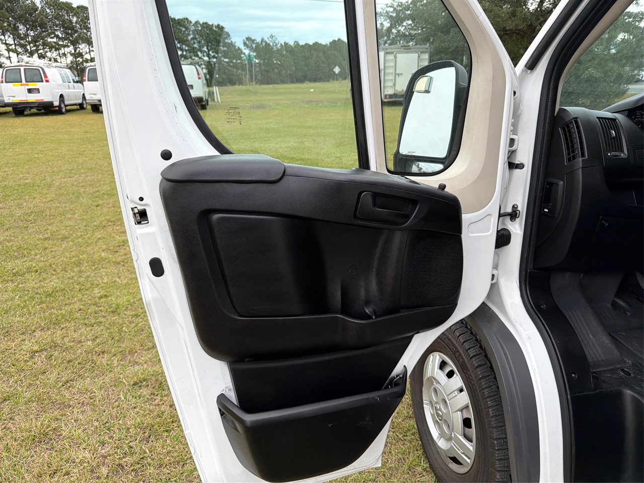 RAM Promaster 1500 High Roof Tradesman 136-in. WB 2015 RAM Promaster 1500 High Roof Tradesman 136-in. WB 2015