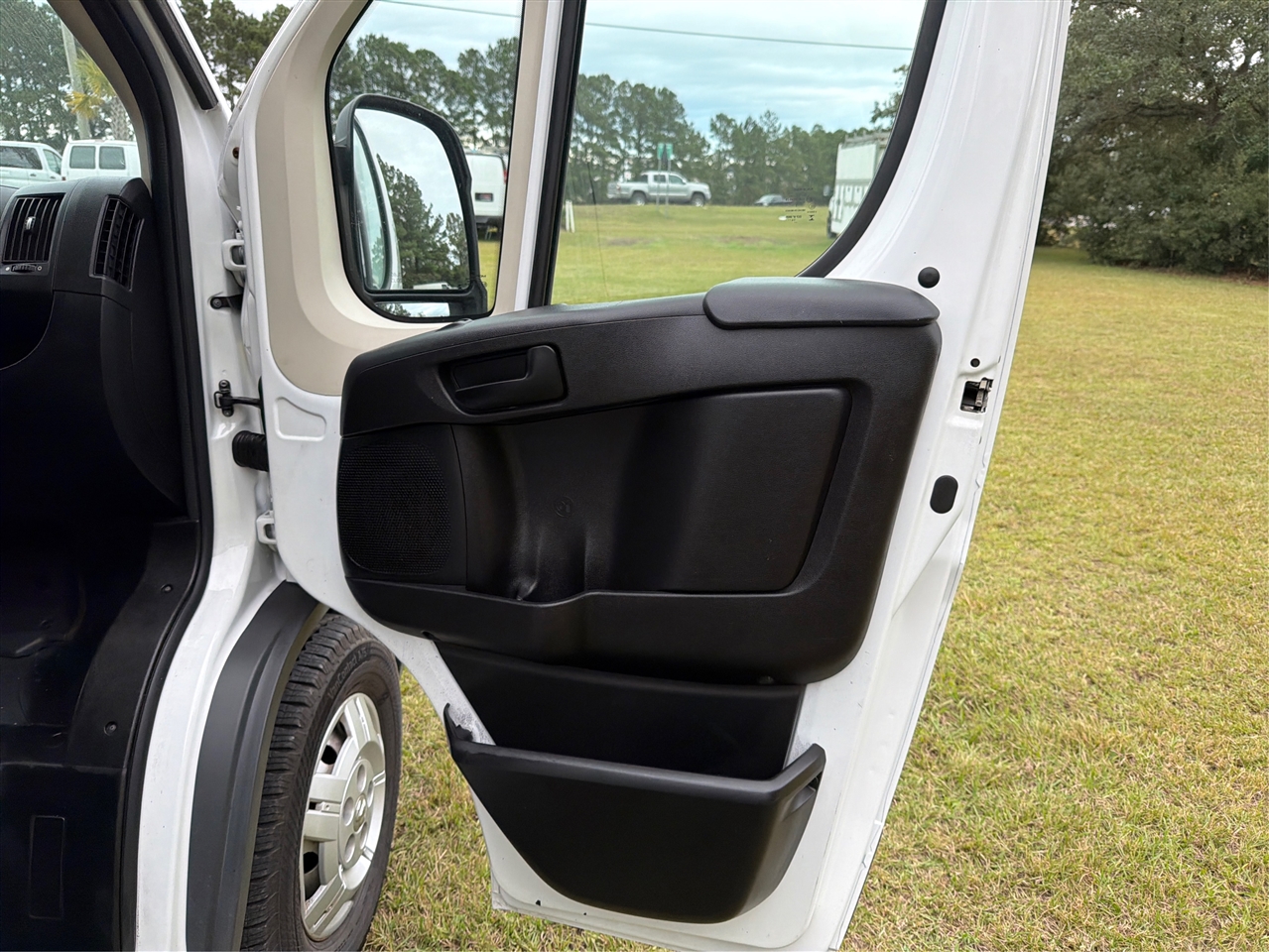 RAM Promaster 1500 High Roof Tradesman 136-in. WB 2015 RAM Promaster 1500 High Roof Tradesman 136-in. WB 2015