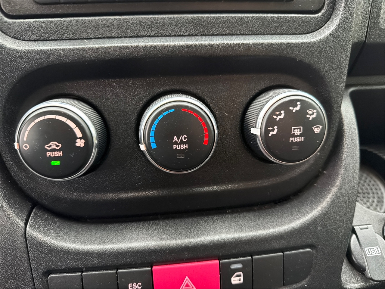 RAM Promaster 1500 High Roof Tradesman 136-in. WB 2015 RAM Promaster 1500 High Roof Tradesman 136-in. WB 2015