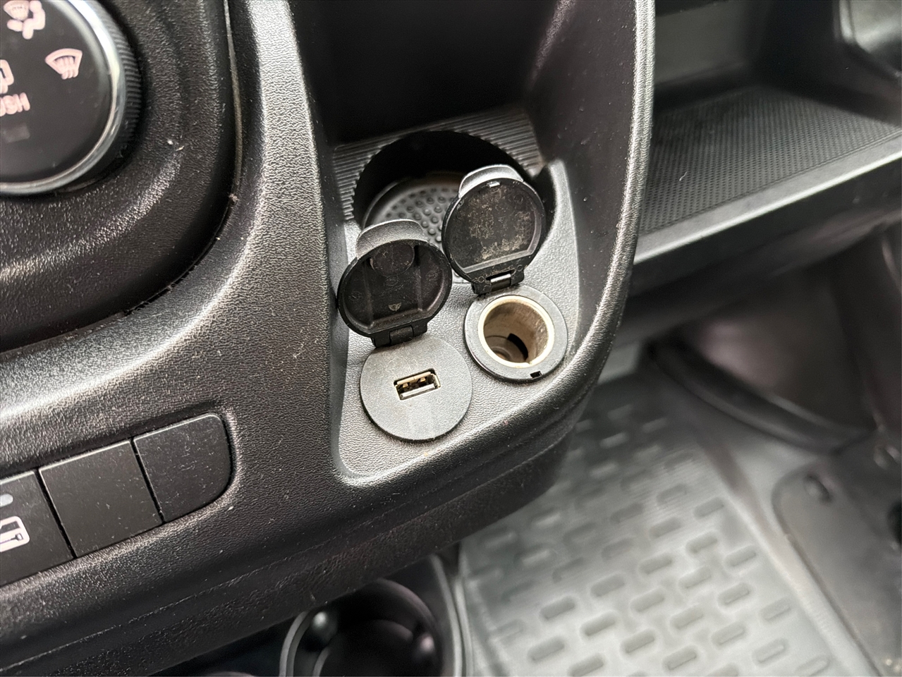 RAM Promaster 1500 High Roof Tradesman 136-in. WB 2015 RAM Promaster 1500 High Roof Tradesman 136-in. WB 2015