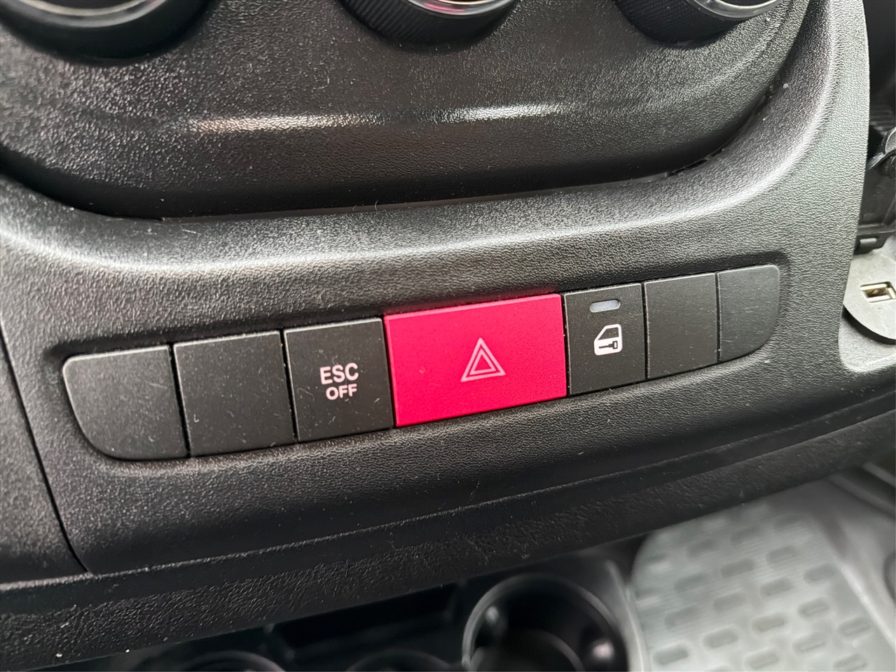 RAM Promaster 1500 High Roof Tradesman 136-in. WB 2015 RAM Promaster 1500 High Roof Tradesman 136-in. WB 2015