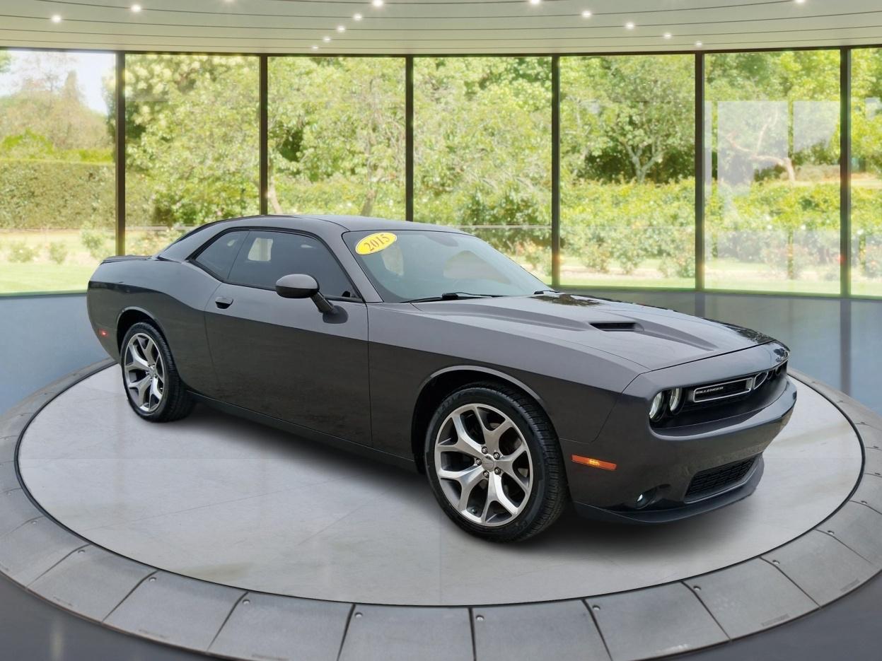 Dodge Challenger 2dr Cpe SXT Plus 2015