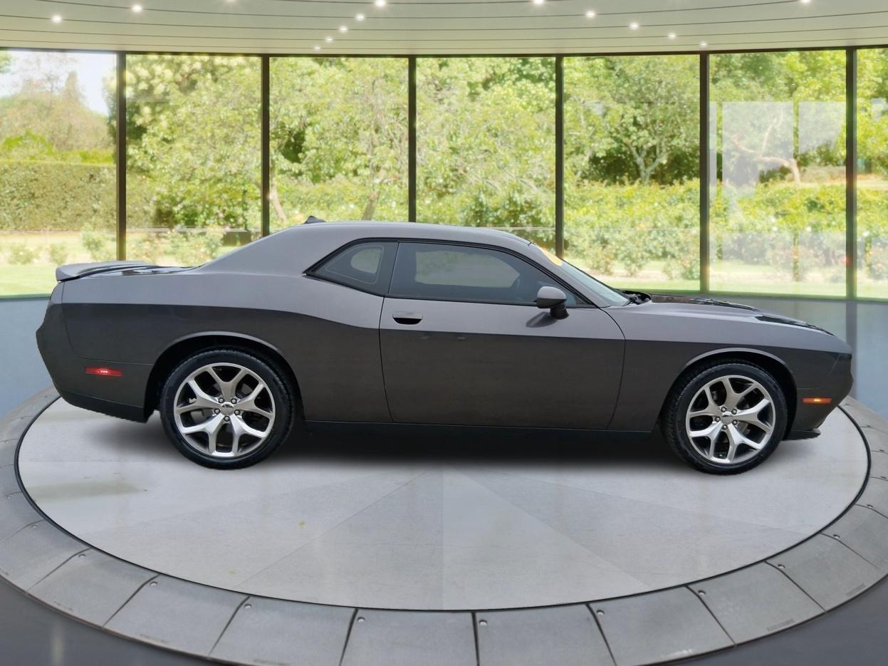Dodge Challenger 2dr Cpe SXT Plus 2015
