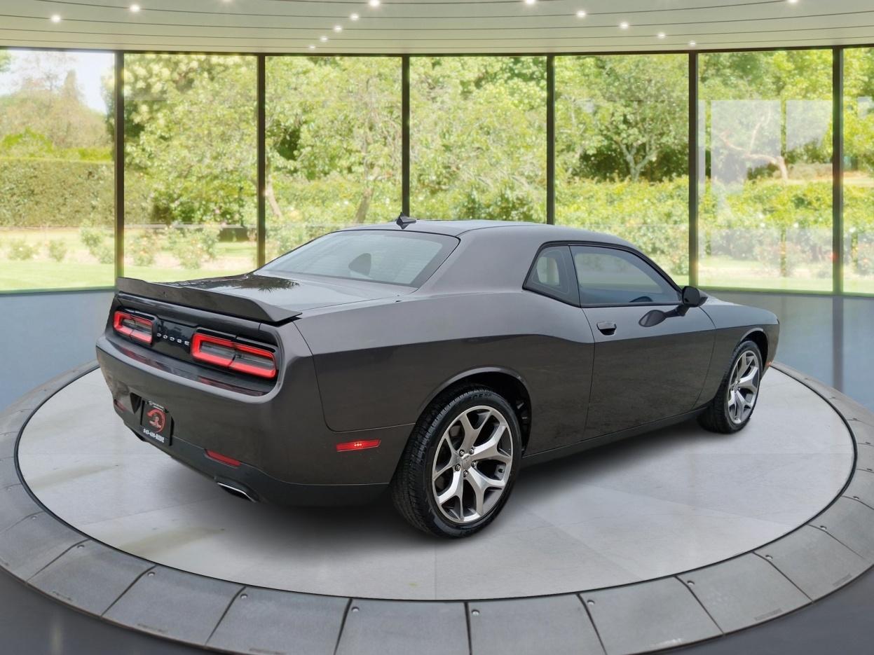 Dodge Challenger 2dr Cpe SXT Plus 2015