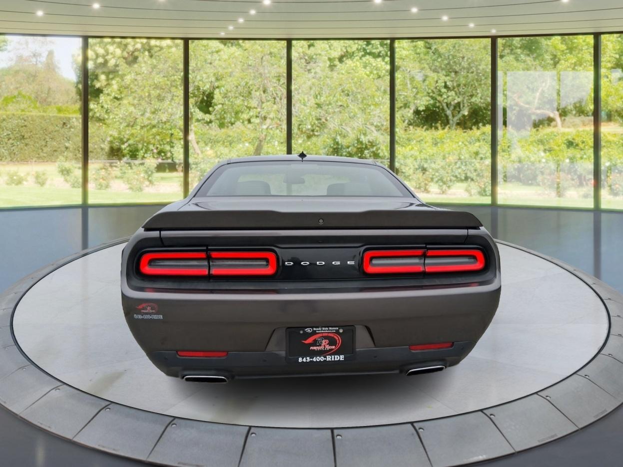 Dodge Challenger 2dr Cpe SXT Plus 2015